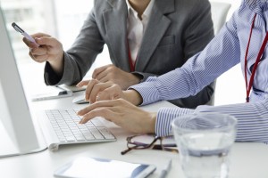 Women to check the computer screen